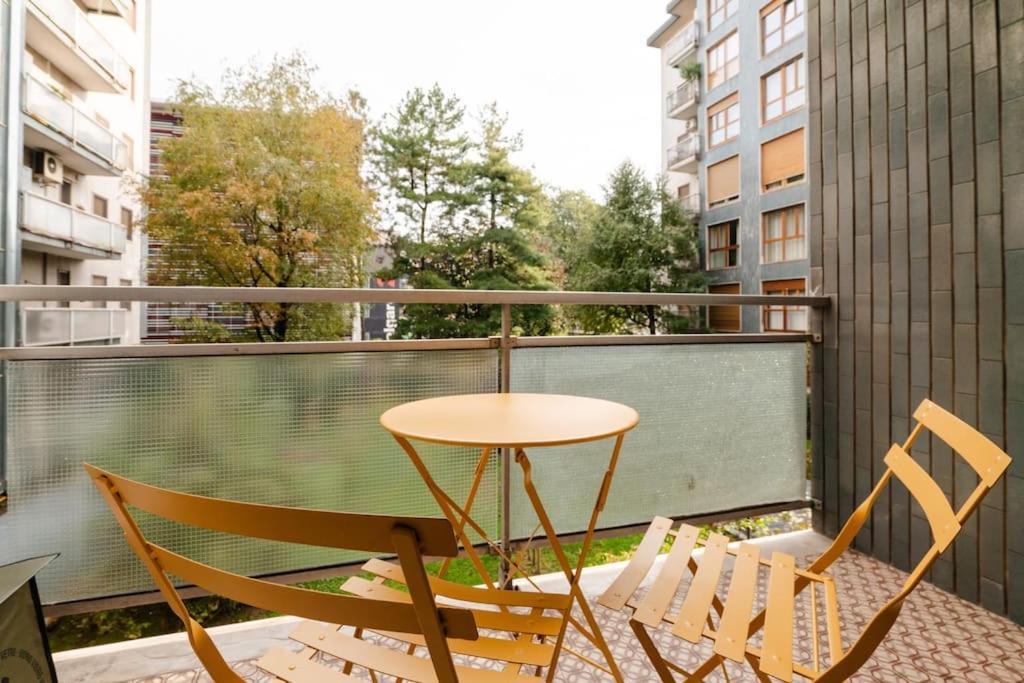 Luxury 1 Bedroom Apartment, Close To San Siro, Fiera And 10 Min Metro To Duomo ミラノ エクステリア 写真