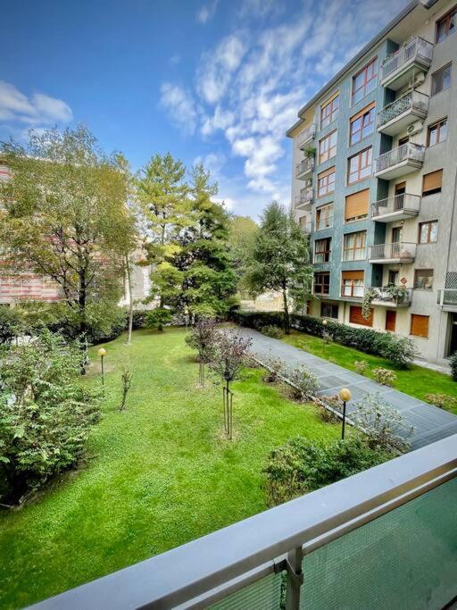 Luxury 1 Bedroom Apartment, Close To San Siro, Fiera And 10 Min Metro To Duomo ミラノ エクステリア 写真