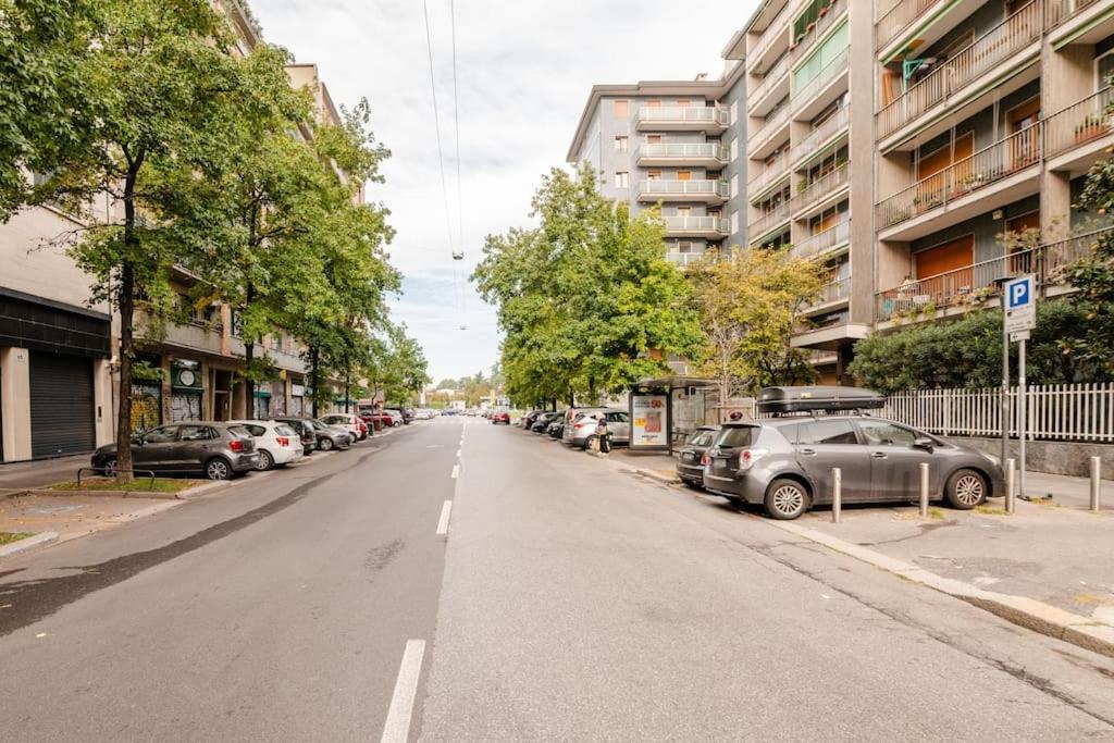 Luxury 1 Bedroom Apartment, Close To San Siro, Fiera And 10 Min Metro To Duomo ミラノ エクステリア 写真