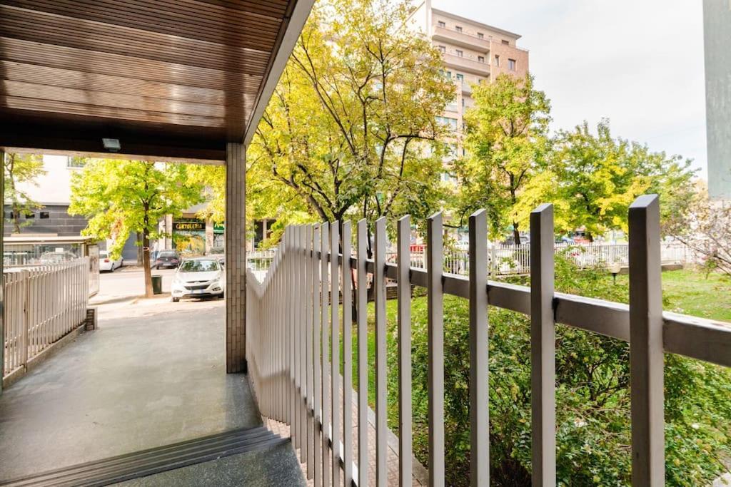 Luxury 1 Bedroom Apartment, Close To San Siro, Fiera And 10 Min Metro To Duomo ミラノ エクステリア 写真